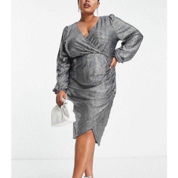 NEW Lovedrobe Luxe Mirror Disc Wrap MIDI Dress Multi Sequin size 22 Silver - Picture 2 of 11